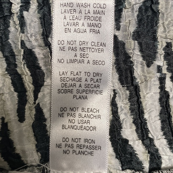 Petite Sophisticate Black & White Zebra Print Shiny Dressy Stretch Blouse Size L - Picture 6 of 7